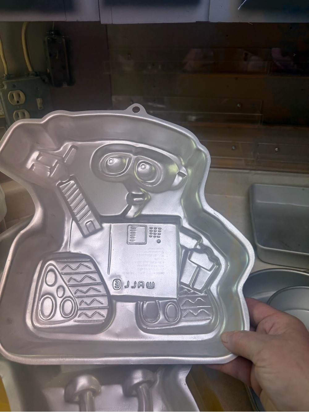 Wall•E Aluminum Character Cake Pan - Silver